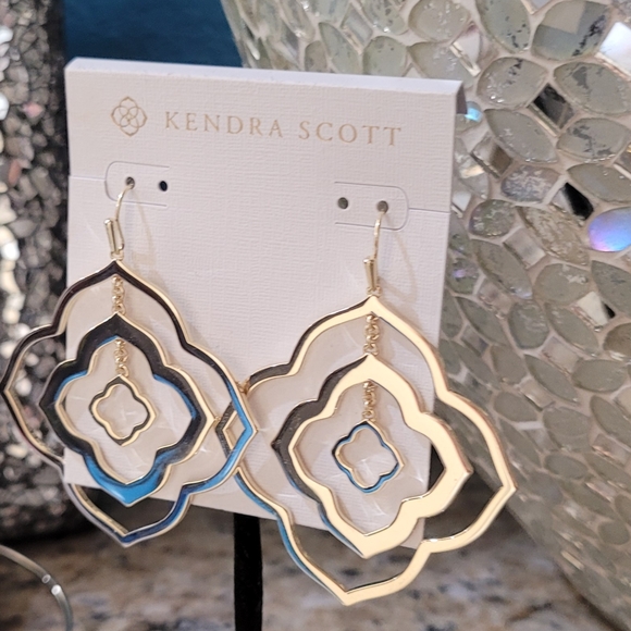 Rare Kendra Scott Gold Logo Statement Earrings - Picture 10 of 12